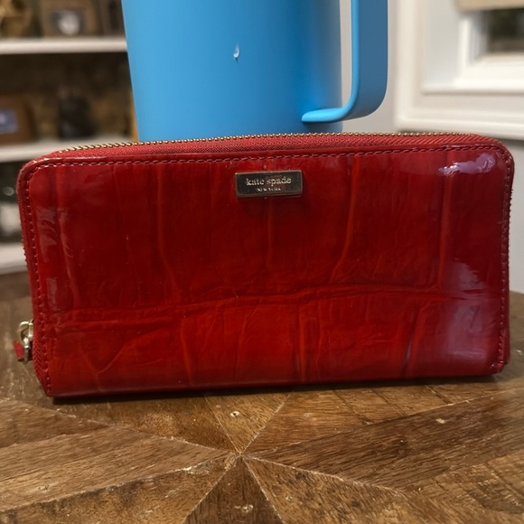 Kate Spade Croc Embossed Knightsbridge Quinn Zip Around Wallet - Picture 1 of 7